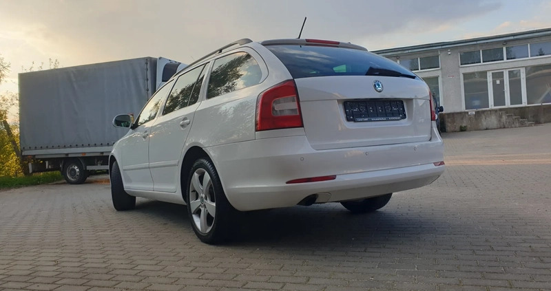 Skoda Octavia cena 23999 przebieg: 299900, rok produkcji 2012 z Elbląg małe 781